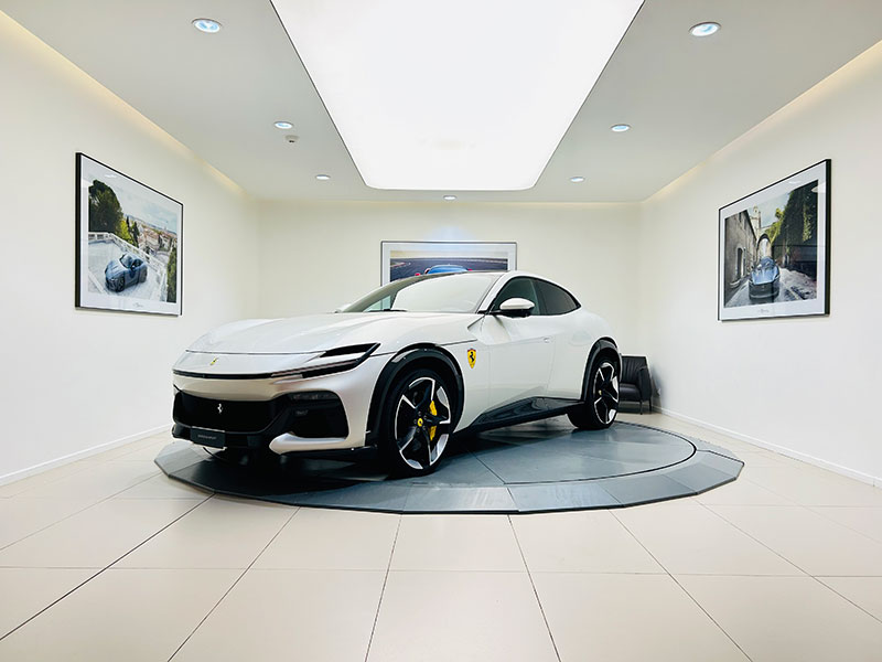 FERRARI PUROSANGUE 725CV