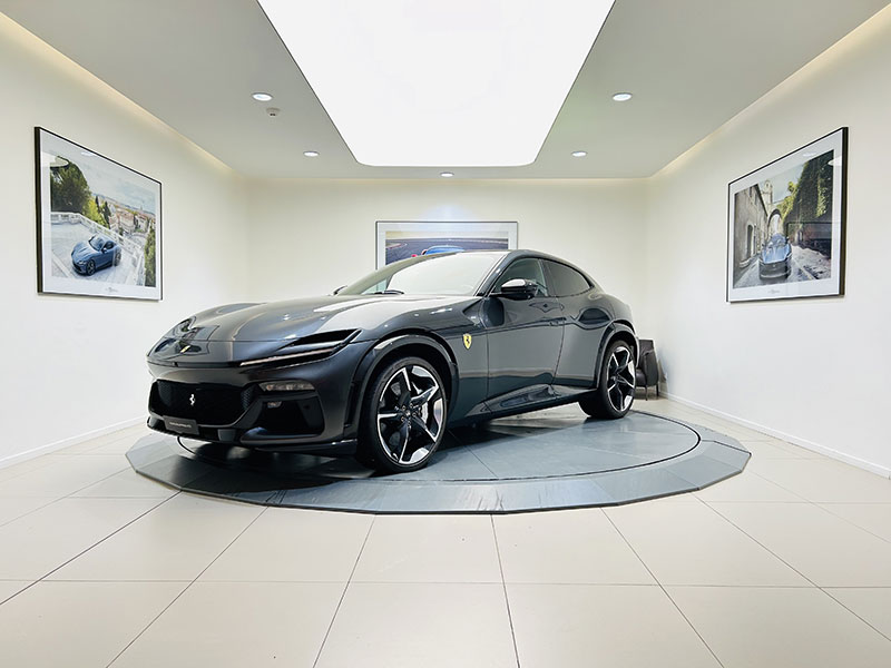 FERRARI PUROSANGUE 725CV